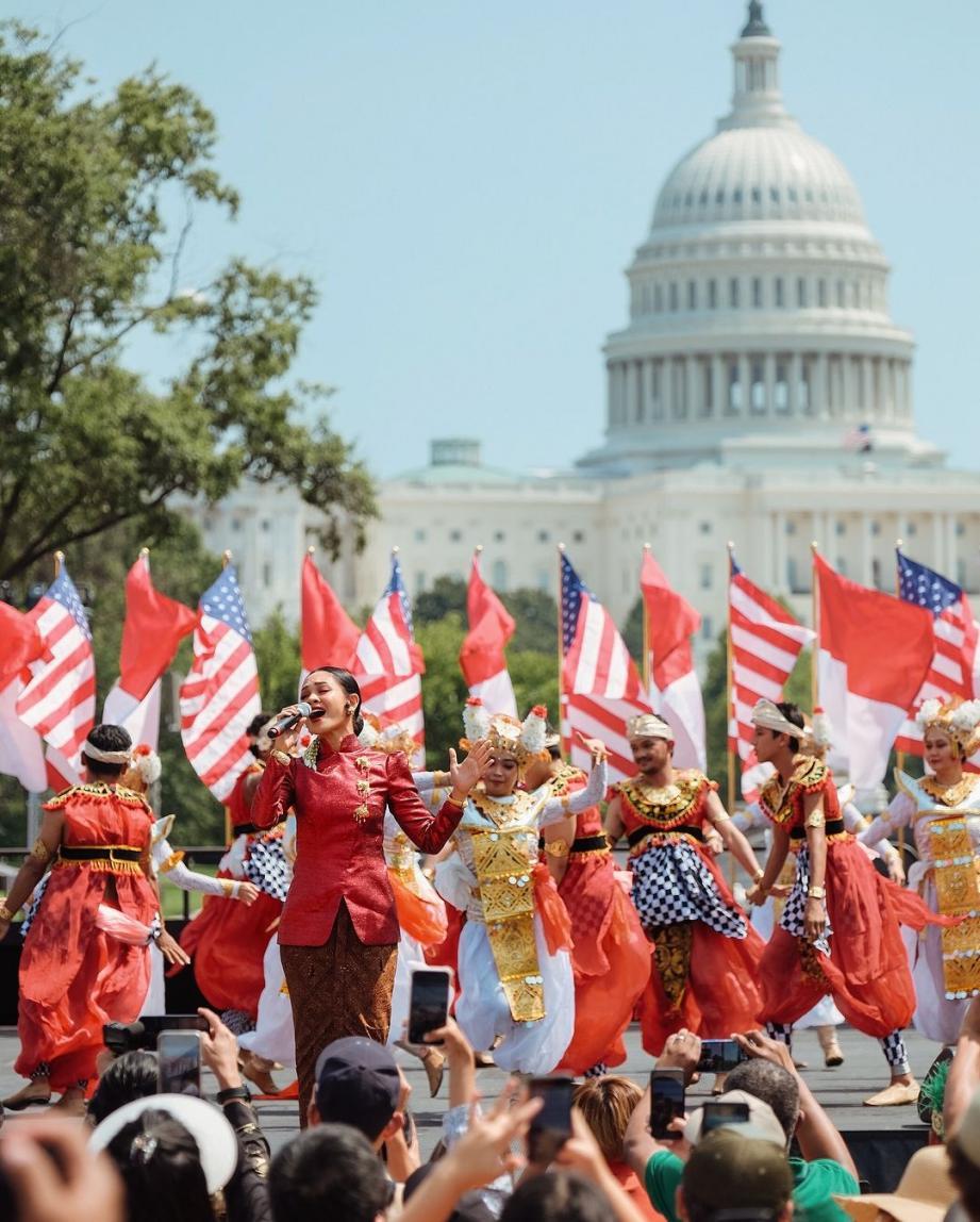 andien kebaya amerika