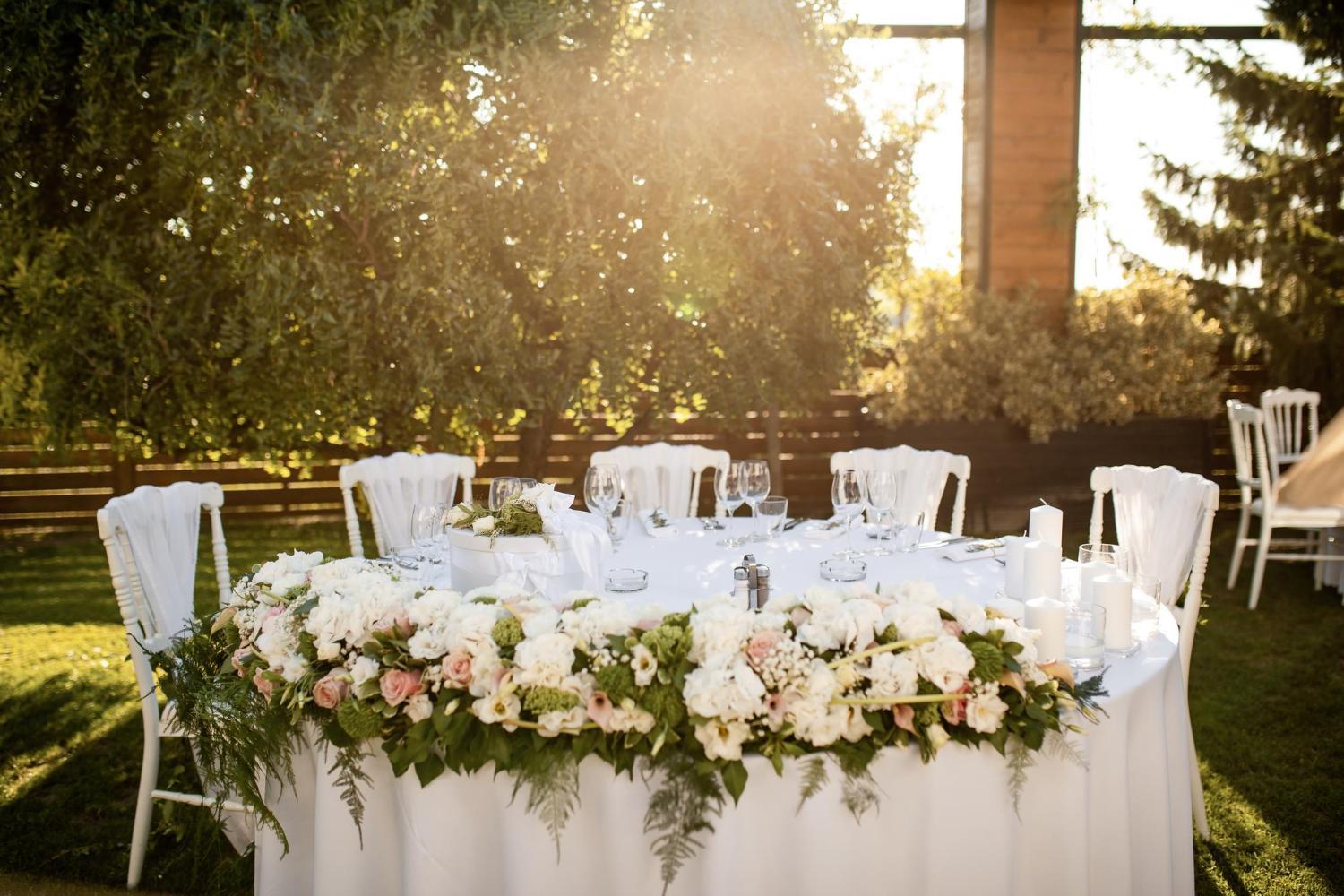 How to Create the Perfect Outdoor Space for A Wedding 1