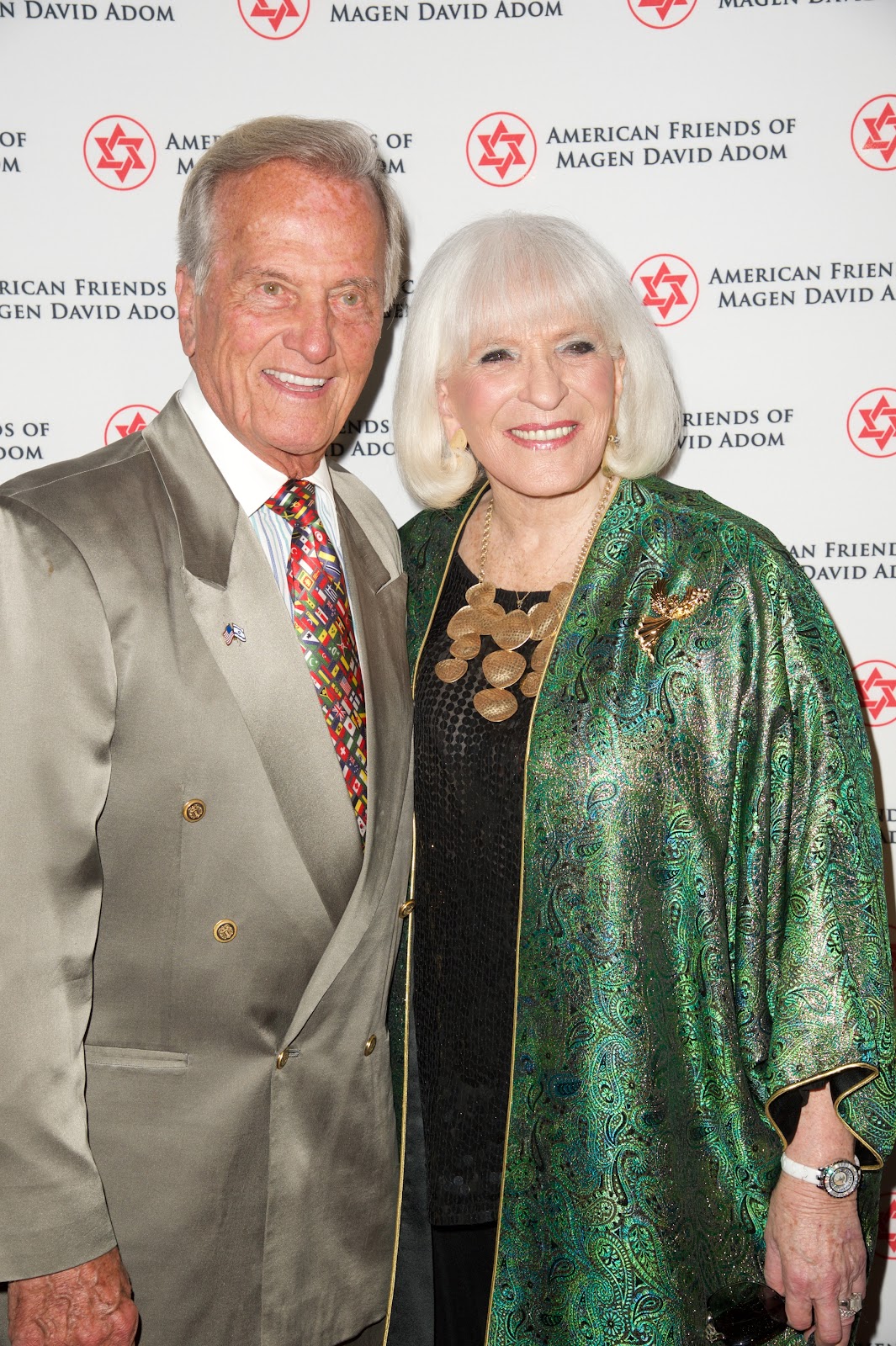 Pat Boone and wife Shirley Foley Boone on October 23, 2014, in Beverly Hills, California | Source: Getty Images