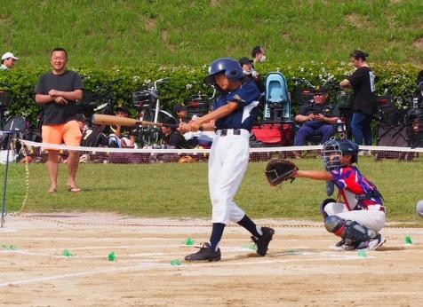 野球をしている人たち

AI によって生成されたコンテンツは間違っている可能性があります。