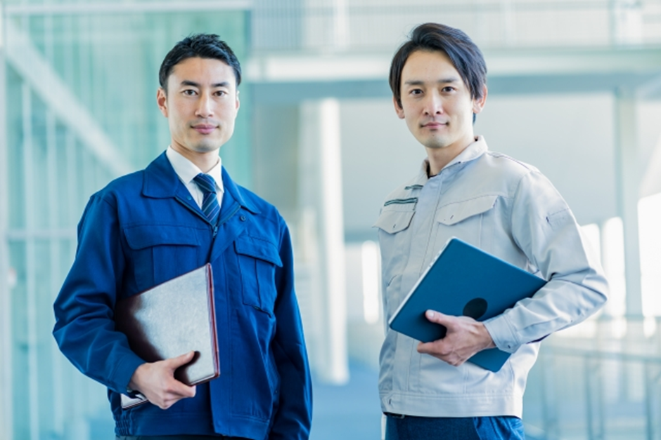 作業服を着た男性