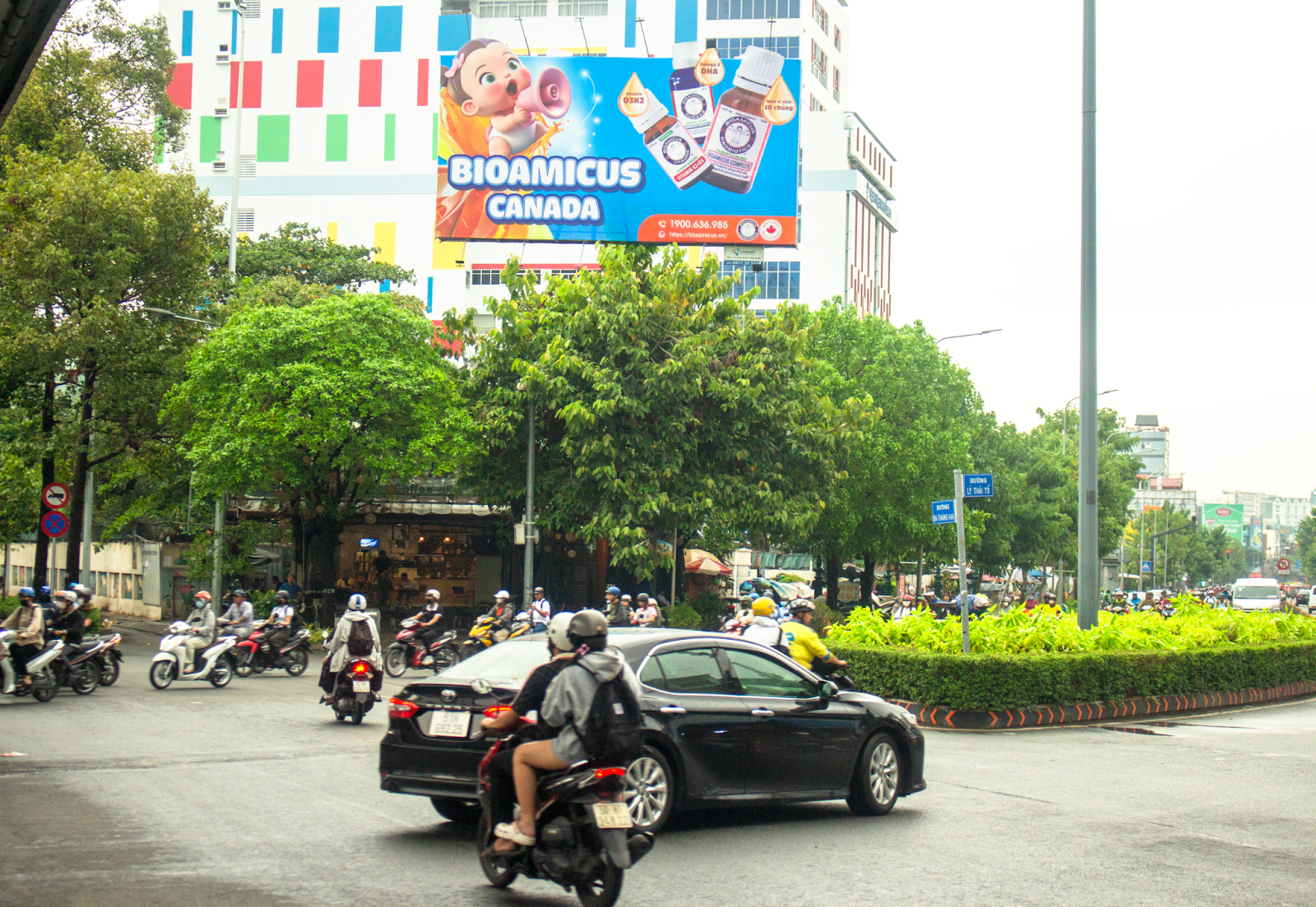 Billboard ngã tư Ba Tháng Hai – Lý Thái Tổ
