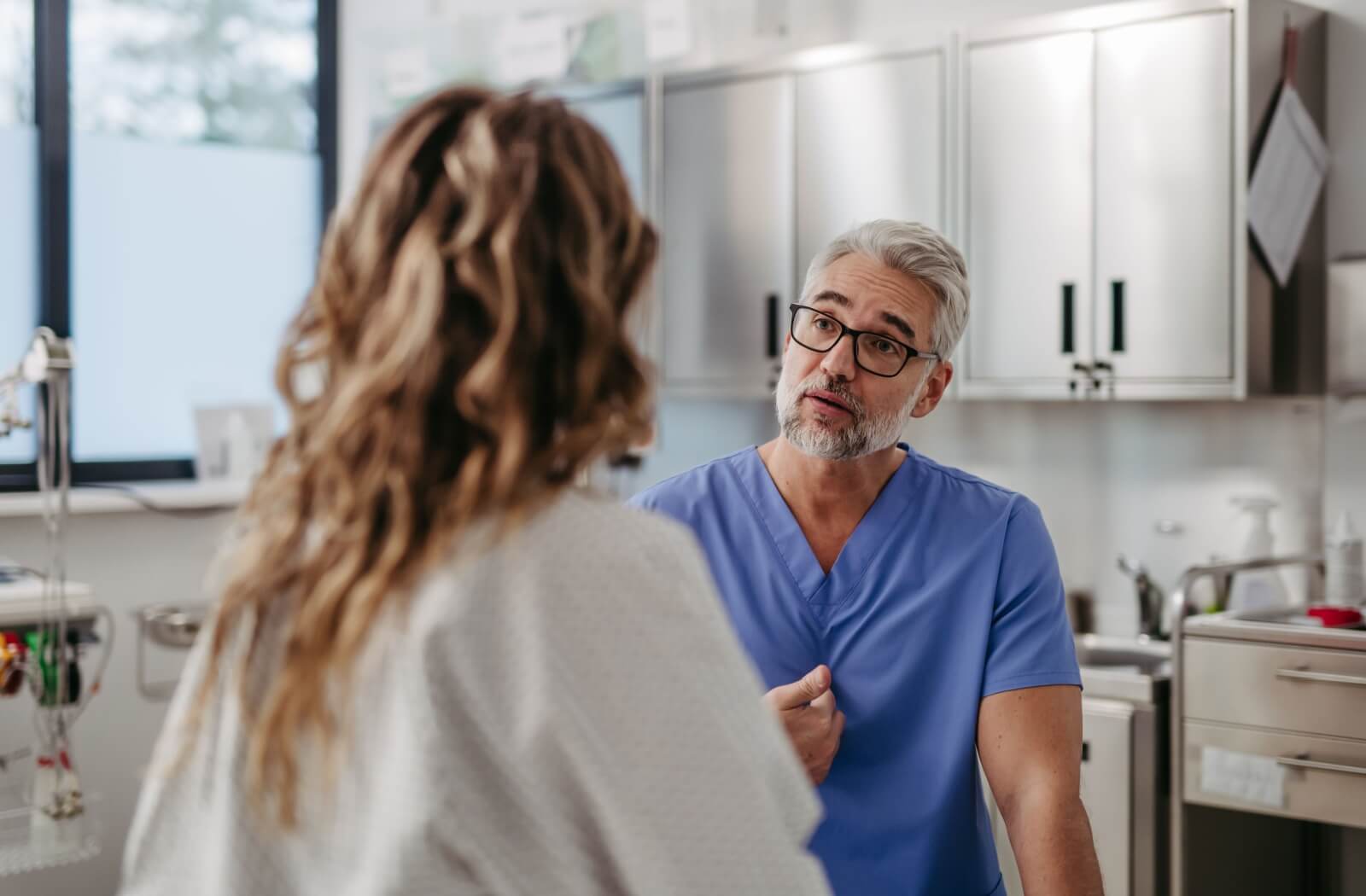 An optometrist discusses TriLift treatment with their patient during an initial consultation.