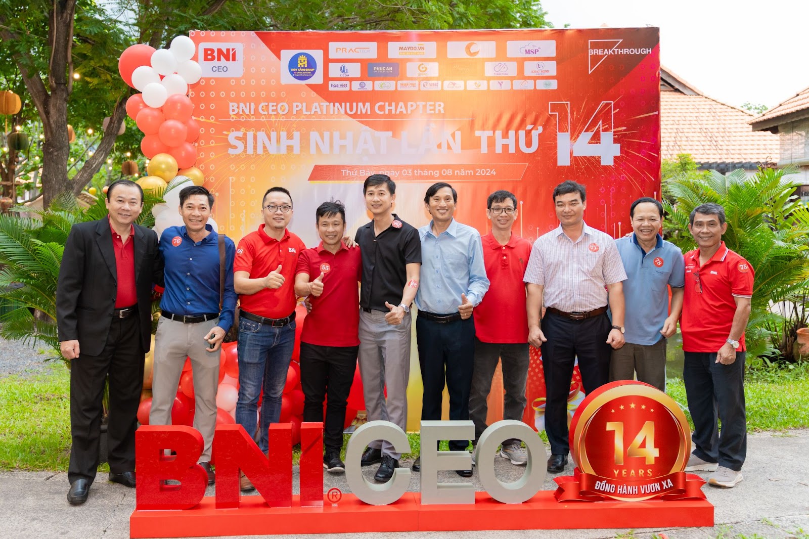 Các thành viên của BNI có buổi giao lưu chụp hình cùng nhau Các thành viên của BNI có buổi giao lưu chụp hình cùng nhau