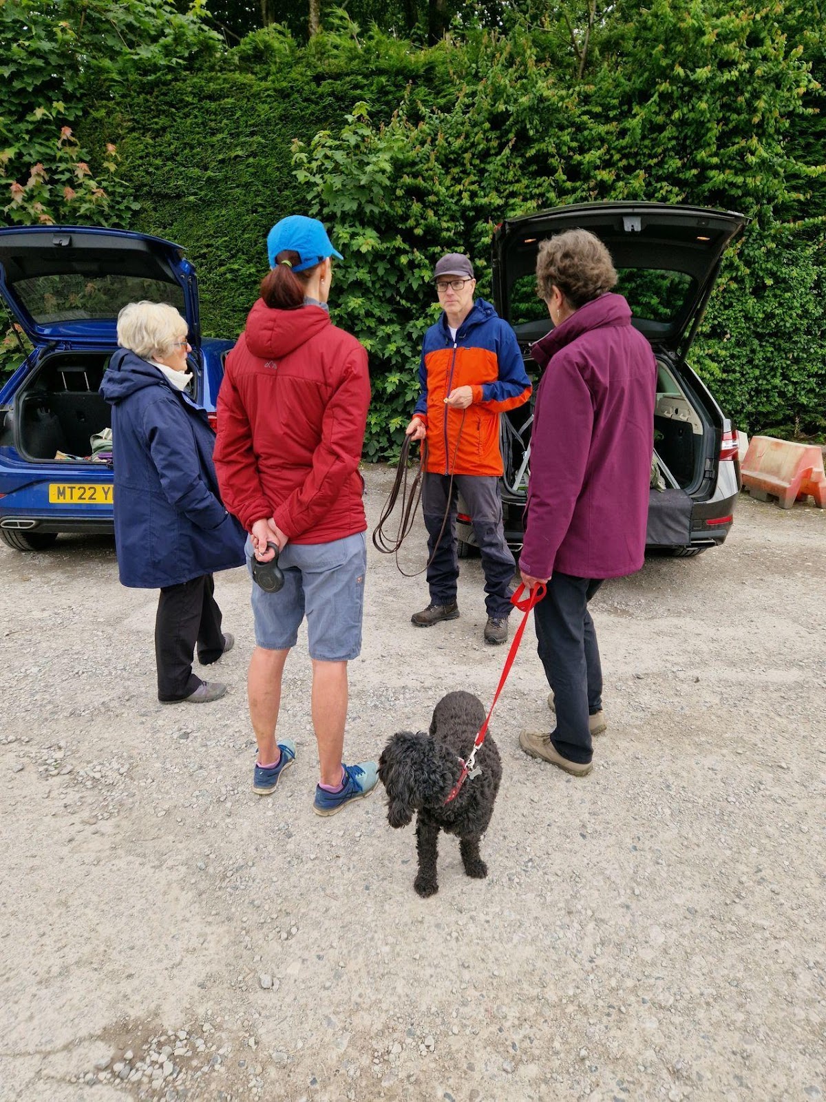 Laurence explaining line handling to some customers at a class