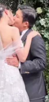 This contains an image of comedian Jo Se Ho wedding photo