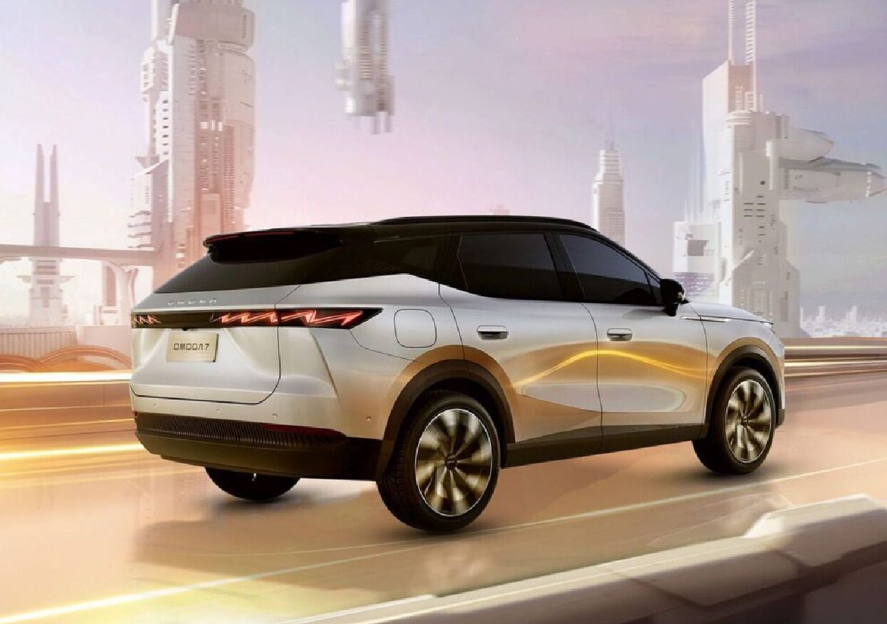 The OMODA C7 combines modern design, hybrid performance, and smart tech with exceptional heat resistance, targeting Gulf markets with harsh climates.
