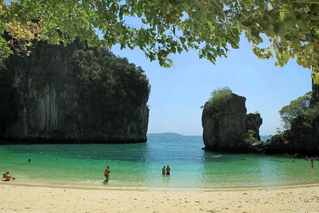 https://i0.wp.com/wp.travelmarketreport.com/wp-content/uploads/2025/01/Ko-Phi-Phi-1024x683-1.jpg?resize=1024%2C683&ssl=1