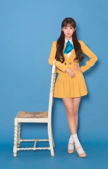 This contains an image of Former Crayon Pop member Soyul