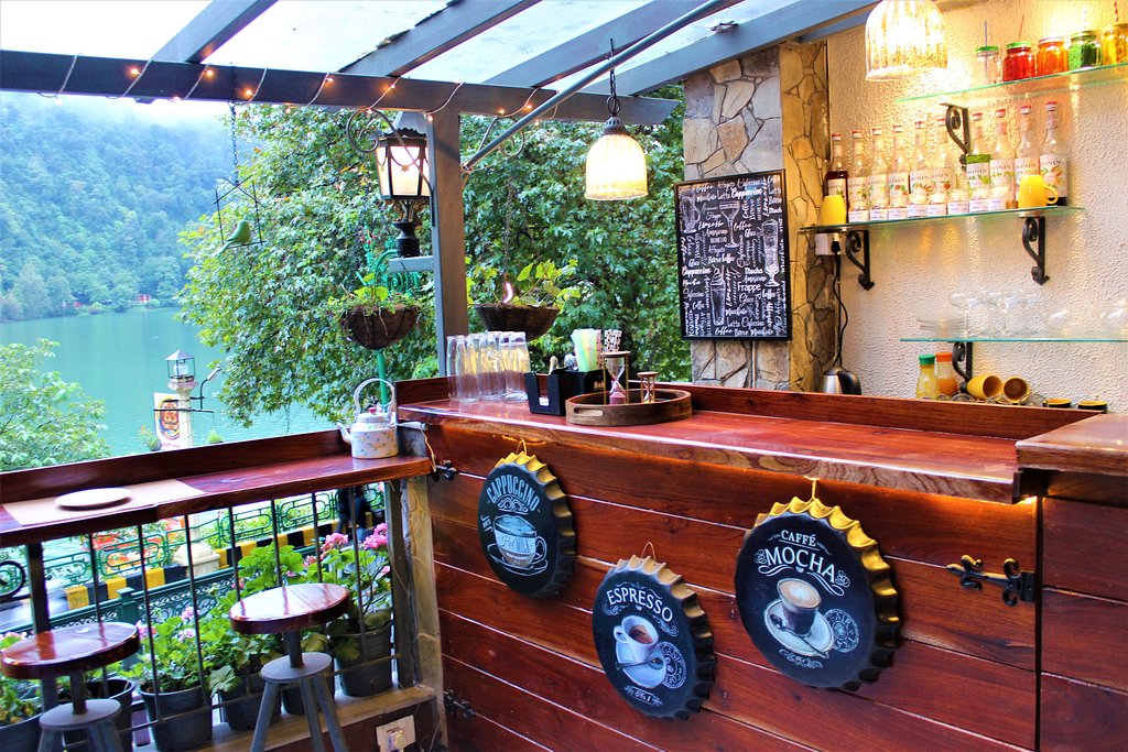 Cafe Lakeside in Nainital -Best Cafe in Nainital