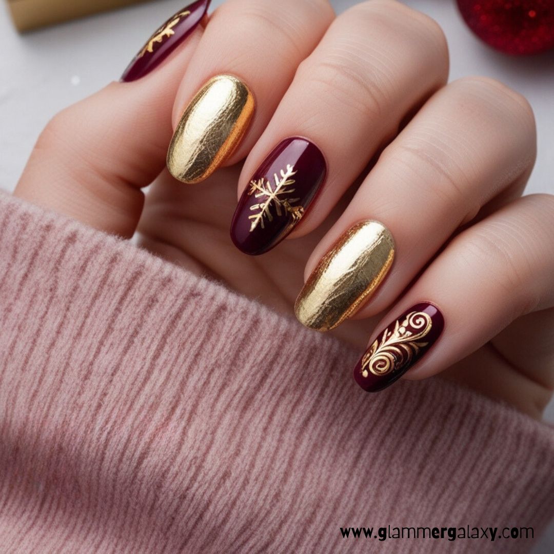 Cute Winter Nails having Golden Glamour
