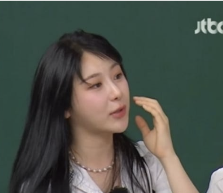 A picture of Chaeyeon on JTBC's variety show