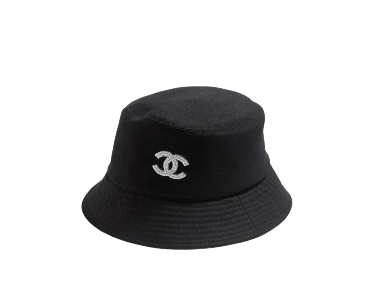 3. CHANEL รุ่น Bucket Hat