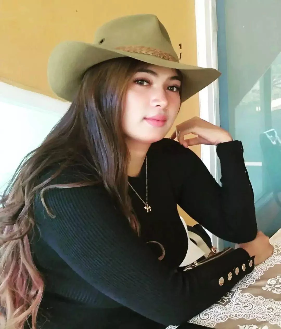 Pesona Cewek Berambut Panjang, rambut panjang, cewek memesona, wanita cantik