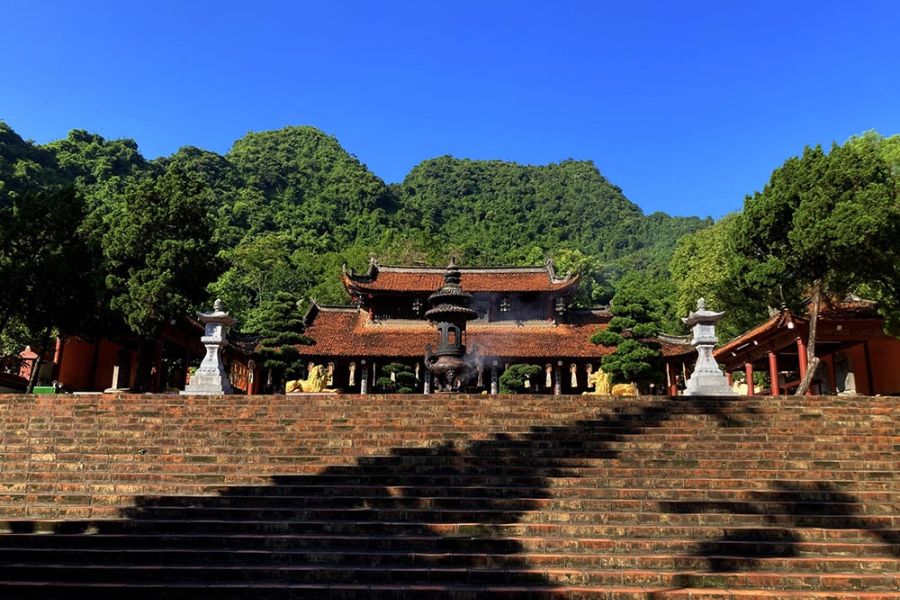  The Huong Pagoda festival takes place from January to March of the lunar calendar. 