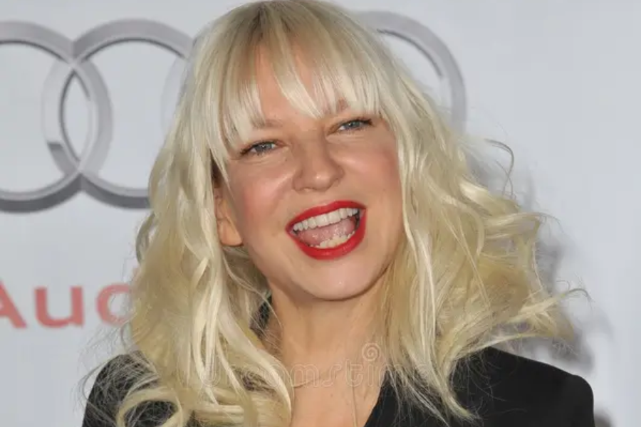 Sia Furler Net Worth, Early life, Wiki, Personal life, Family, Relationship, Career And More