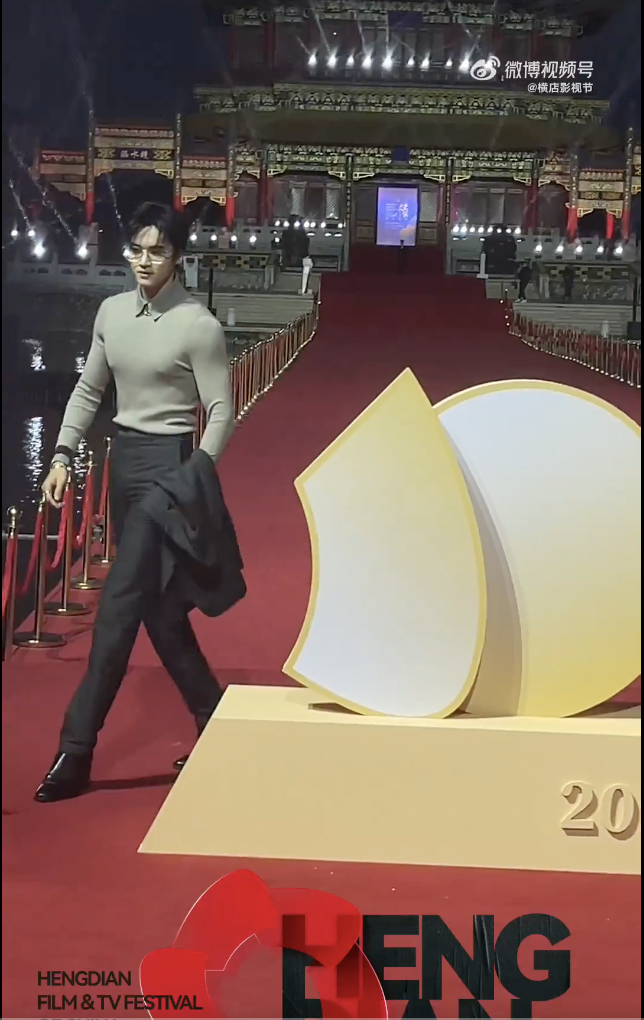 A picture of PENTAGON Yanan at the 2024 Wenrong Awards Ceremony red carpet appearance