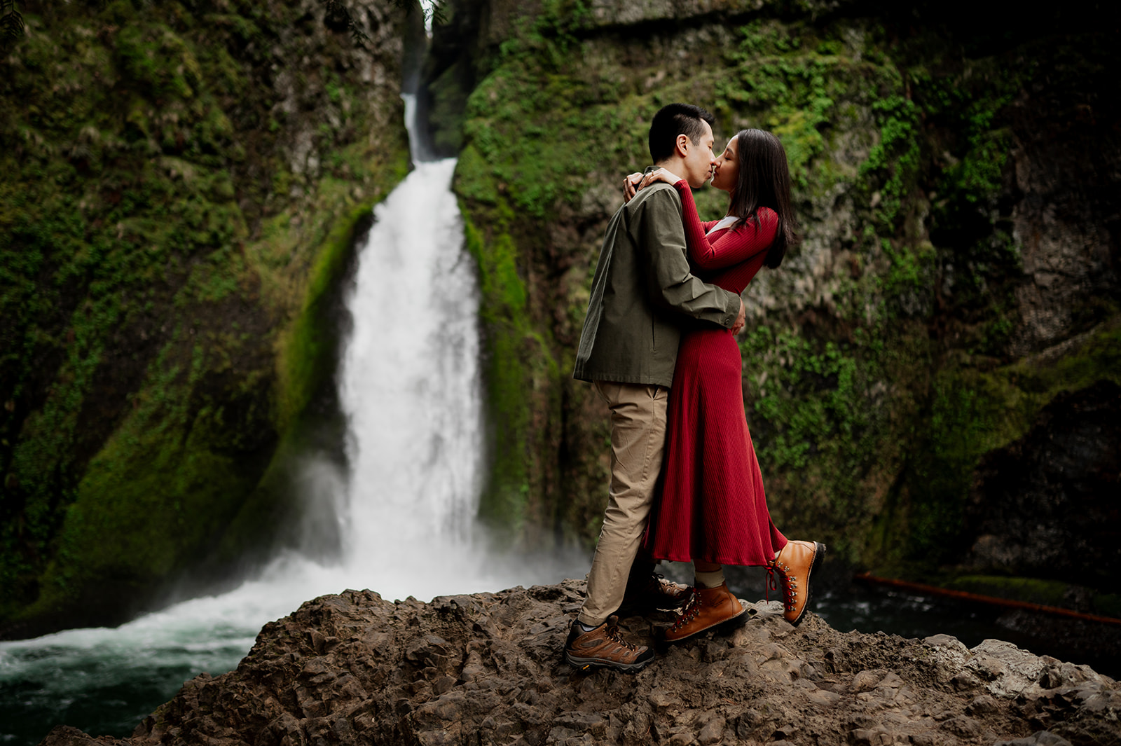 Wahclella Falls elopement couple