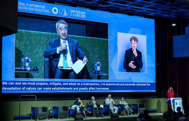 A group of people sitting in chairs

AI-generated content may be incorrect.