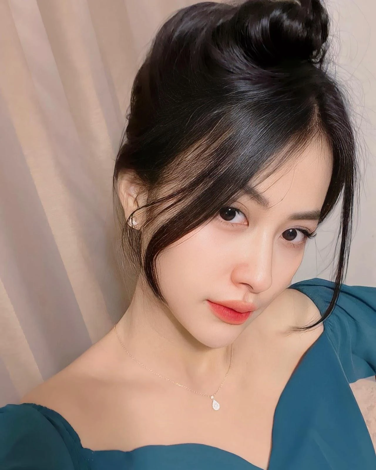 Cewek Indo Memesona dengan Dress Manis, cewek berdress, gadis cantik, wanita imut