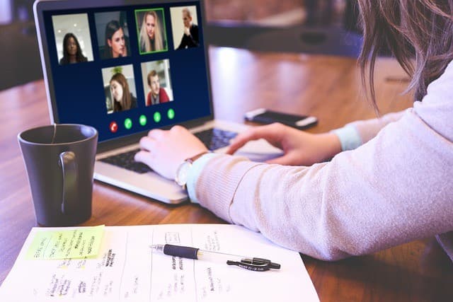 How To Send Messages (Chat) In Zoom Meeting