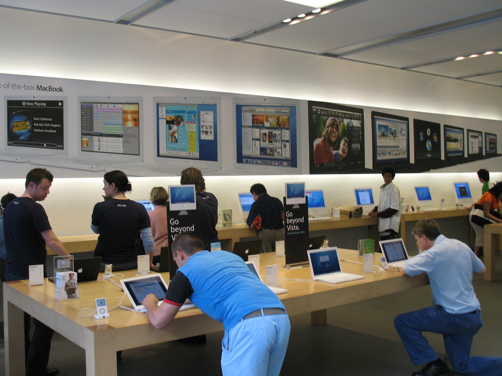  Apple Store – A Hands-On Experience