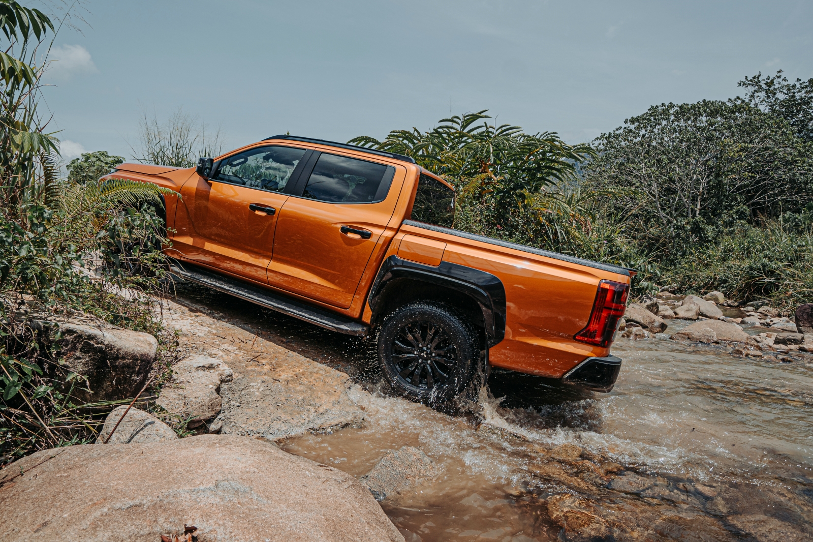 The 2024 Mitsubishi Triton is not just a rival to the Hilux; it's a detuned rally truck with plush seats 05