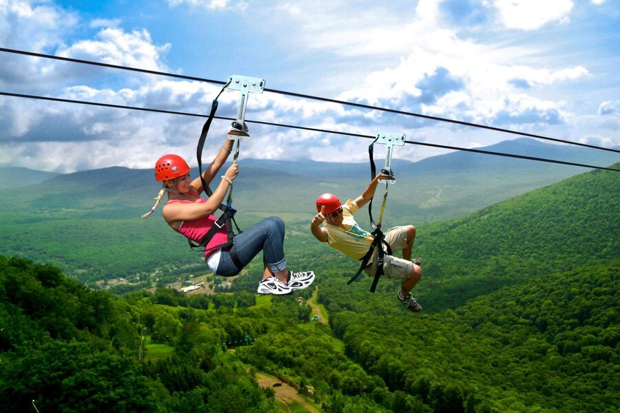 Zipline experience in Moc Chau gives visitors the feeling of overcoming their fear of heights and broadening their horizons amidst the vast nature. Source: fantasea