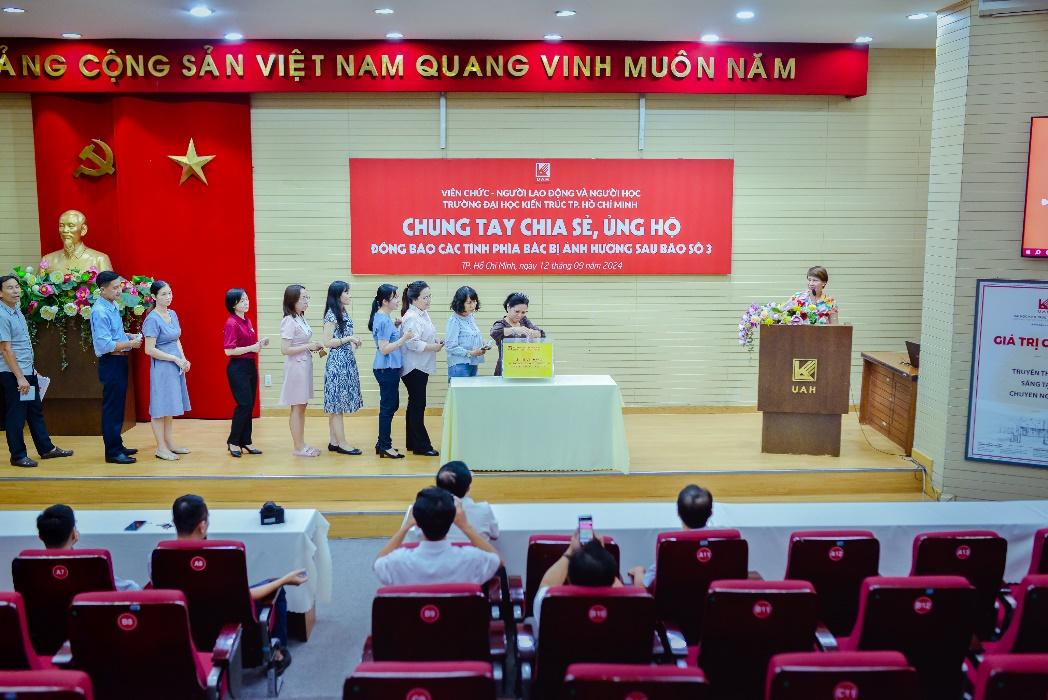 E:\\\\\\\\PHONG CTSV\\\\\\\\TRUYỀN THÔNG\\\\\\\\hinh phát dong ung ho dong bao\\\\\\\\5.jpg