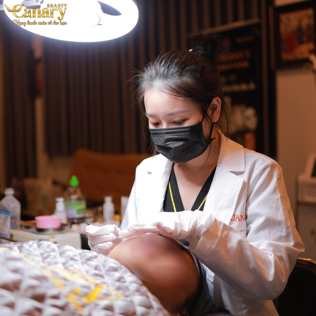 Trải nghiệm liệu trình chăm sóc da mụn tại Canary Beauty