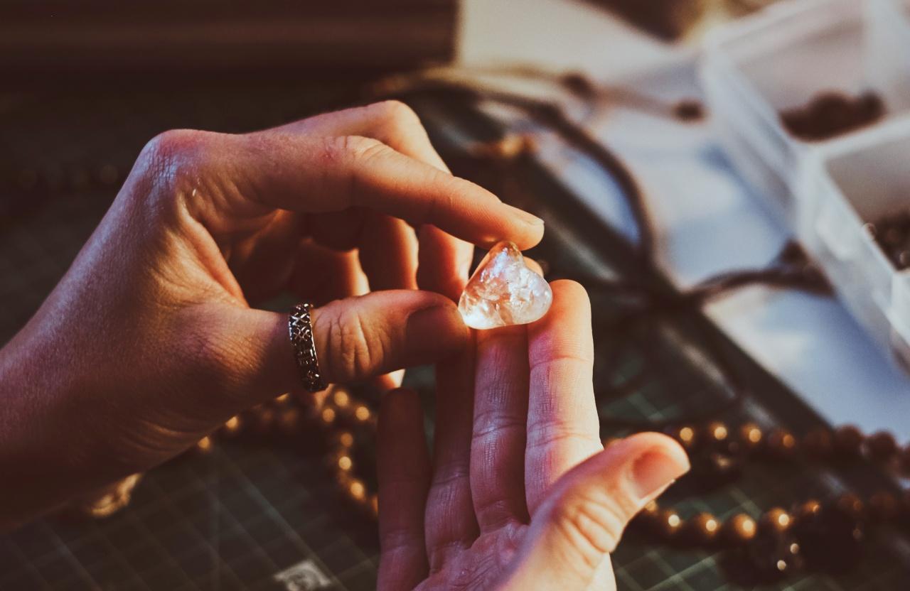 young-woman-is-holding-semi-precious-stone-hands-close-up-photoshoot_副本