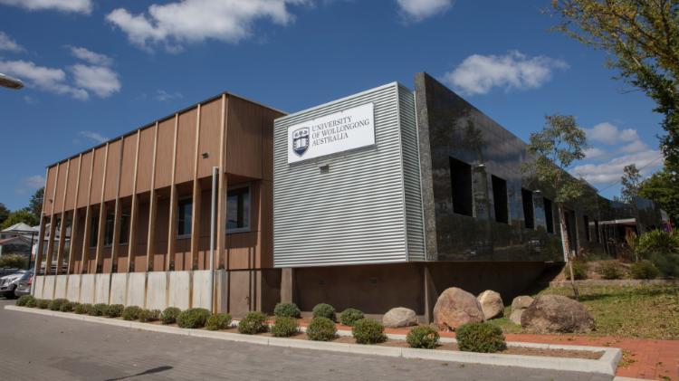 University of Wollongong College Australia, Campuses, Ranking, Admission details, Entry Requirements, Courses, Faculties, and Scholarships.