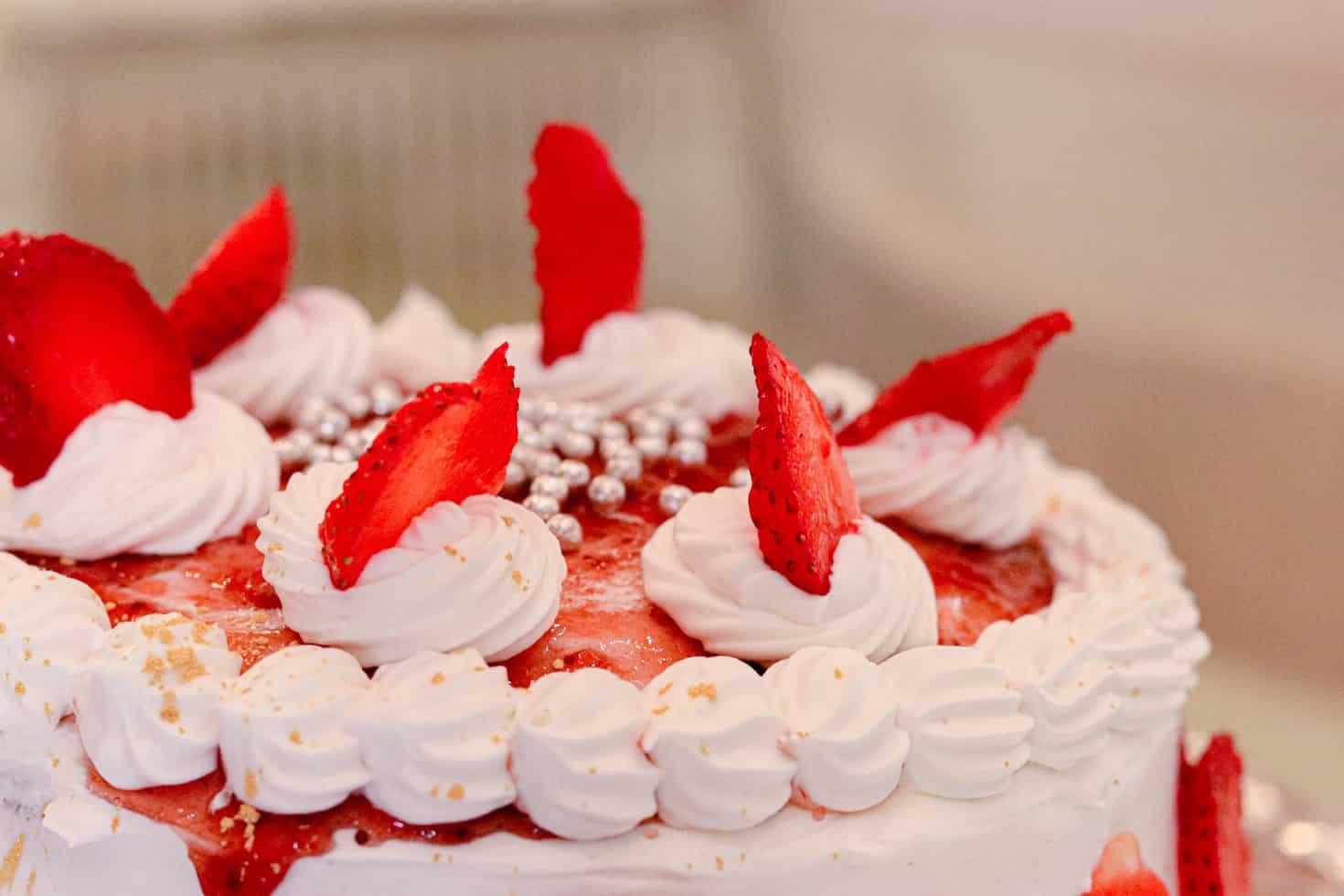 ready made cakes delivery in calgary
