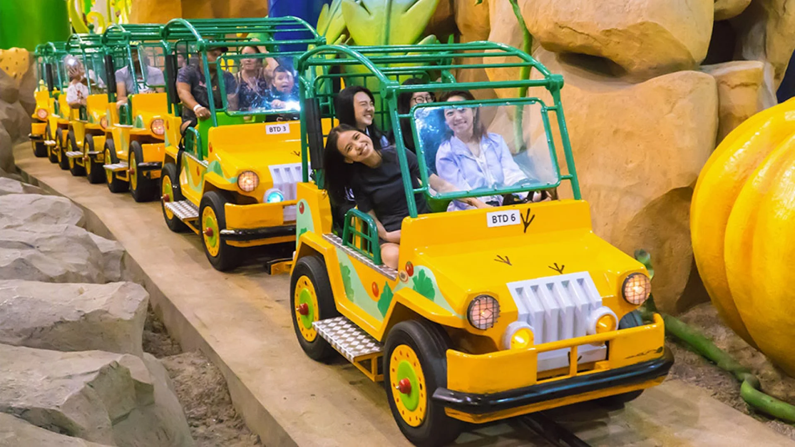 Times Square Theme Park: Tarikan Utama & Cara Beli Tiket Masuk Dengan Diskaun Istimewa!