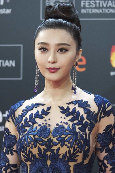 A photo of Fan Bingbing wearing a dark navy blue lace 