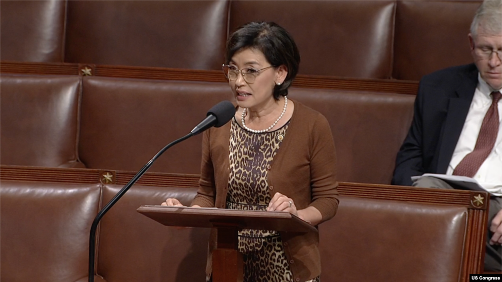 加利福尼亚州联邦众议员金映玉在众议院会场发言,支持台湾参与国际货币基金组织。众议院无异议通过了她主导推出的《不歧视台湾法案》。(2025年6月23日)