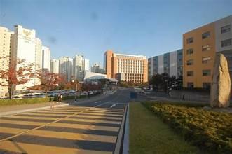 A street with buildings in the background

AI-generated content may be incorrect.