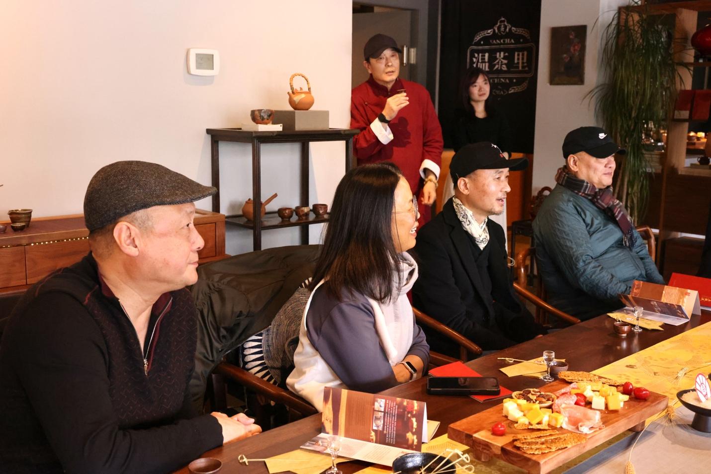 A group of people sitting at a table

AI-generated content may be incorrect.