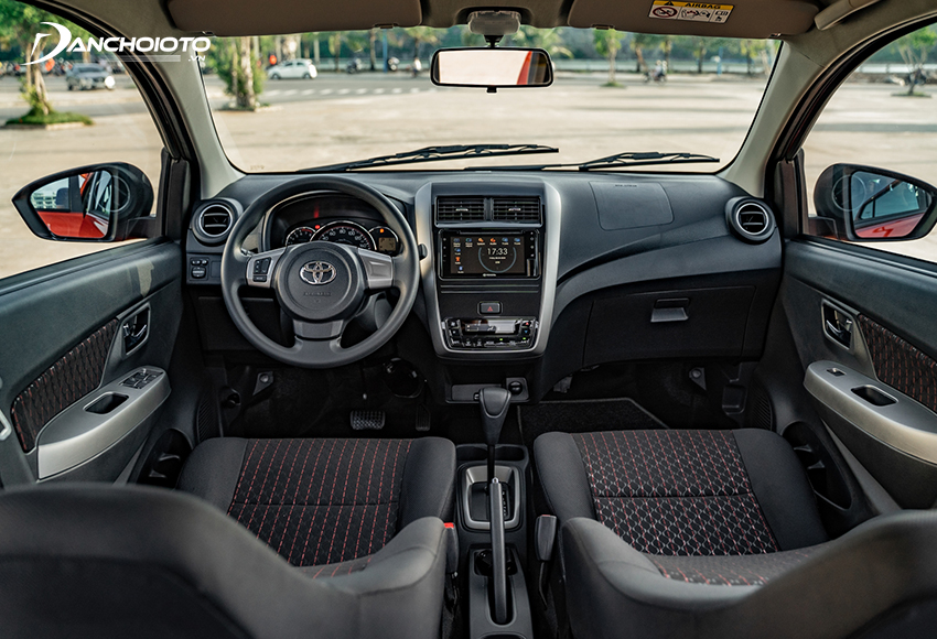 Nội thất Toyota Wigo 2023 có thể tẻ nhạt, kém bắt mắt nhưng xét về độ “nồi đồng cối đá” thì cũng khó xe nào sánh bằng