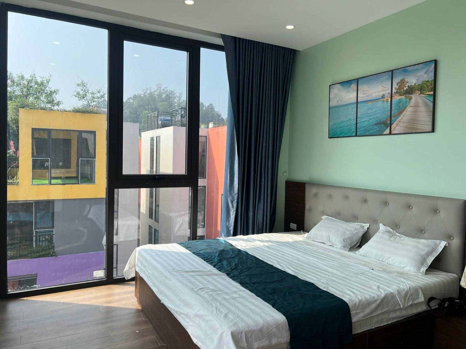 Phòng ngủ tại tầng 3 villa A7-15 với không gian nghỉ ngơi tiện nghi