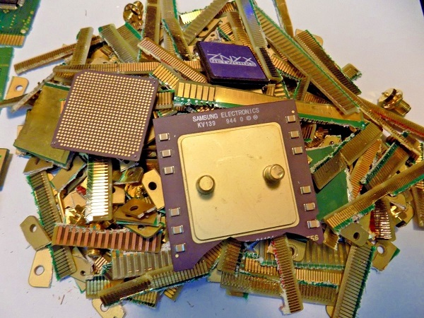 Components of a CPU and their materials, highlighting the importance of recycling e-waste.