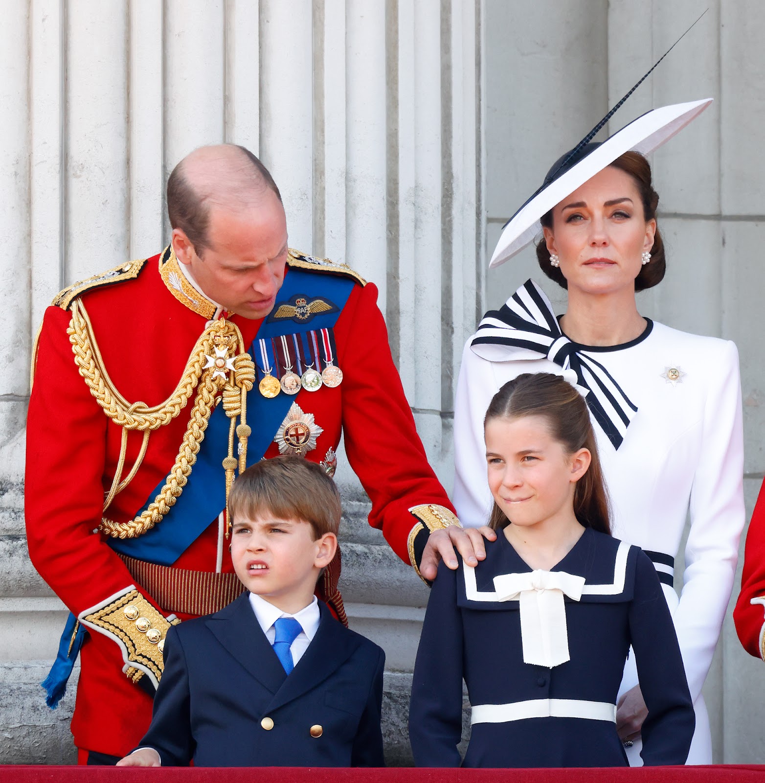 Le prince William, le prince George, la princesse Charlotte, le prince Louis et Kate Middleton lors de la cérémonie des couleurs.