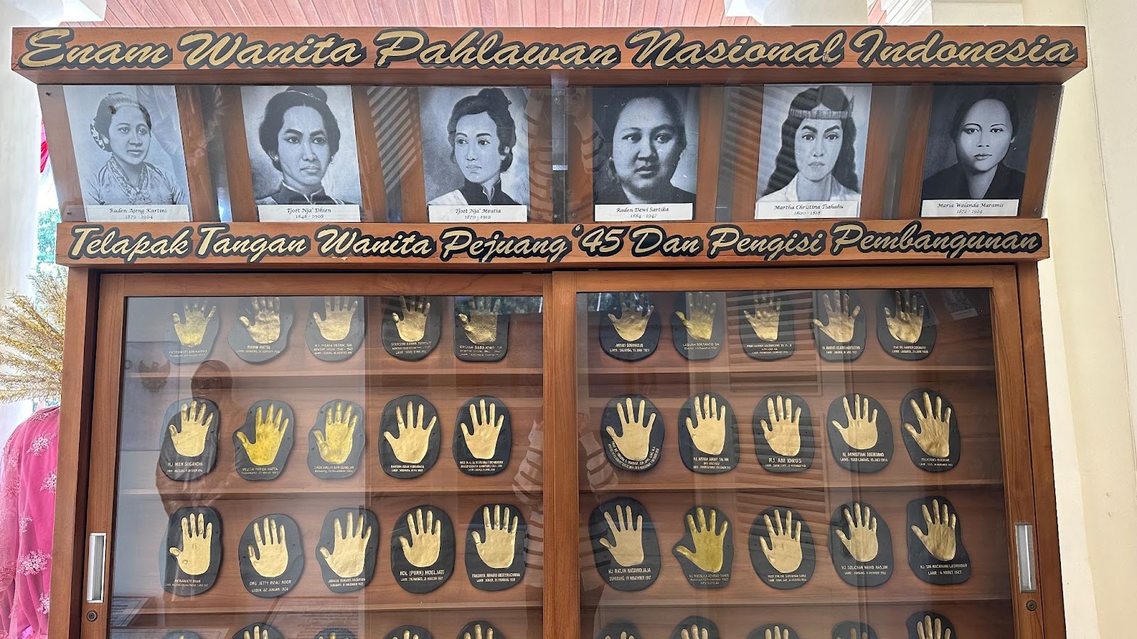 Handprint of Female National Heroes in Historical Place of Joang Buiilding '45