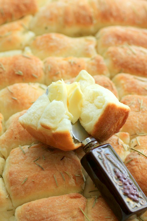 40 Amazing Easter Side Dishes, rolls with butter