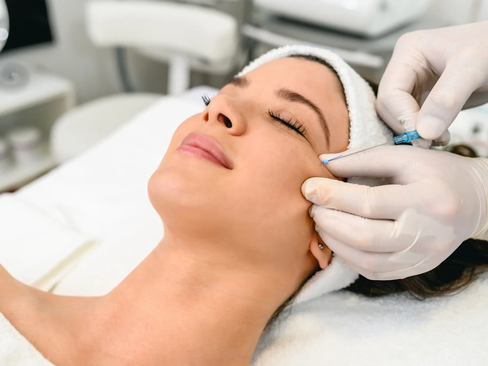 in this image the girl is taking pod thread treatment at renew you clinic by https://renewyou.co.in/