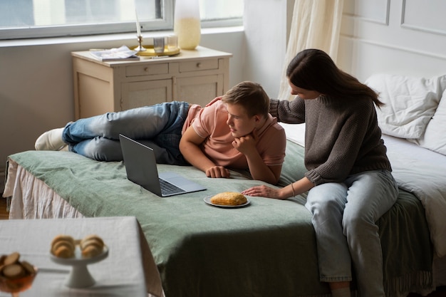 Top Hacks for Parenting Single Mother Challenges