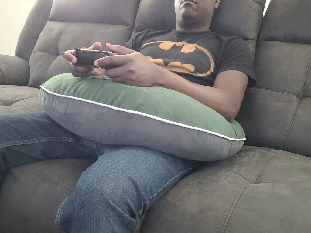Valari Gaming Pillow Review - Image 1