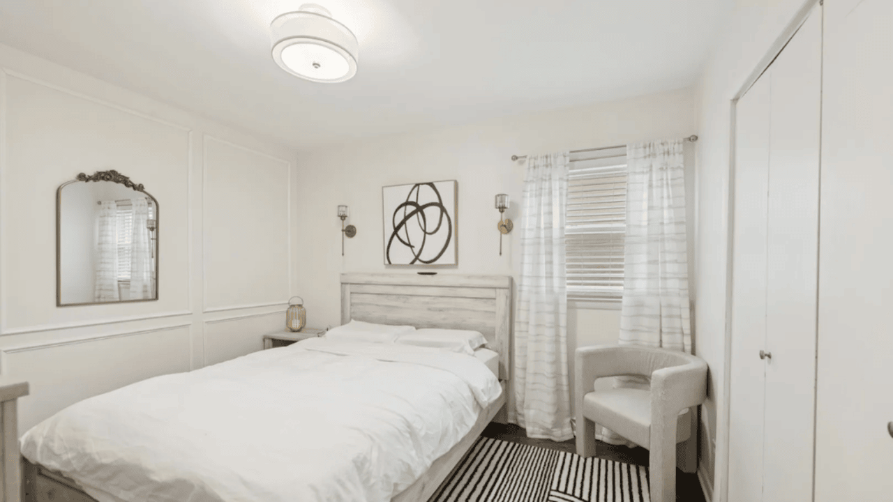 Tour This 1,750 Sq Ft Brick Ranch in Chicago, IL with Recreation Room and Walk-In Shower