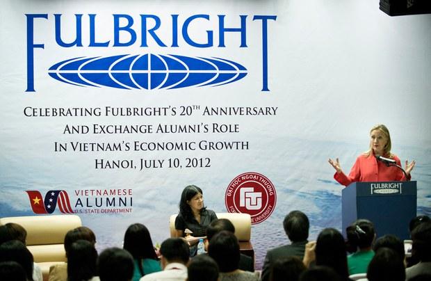 Sau khi bị chỉ trích trên mạng xã hội, Đại học Fulbright được Bộ Ngoại giao ca ngợi