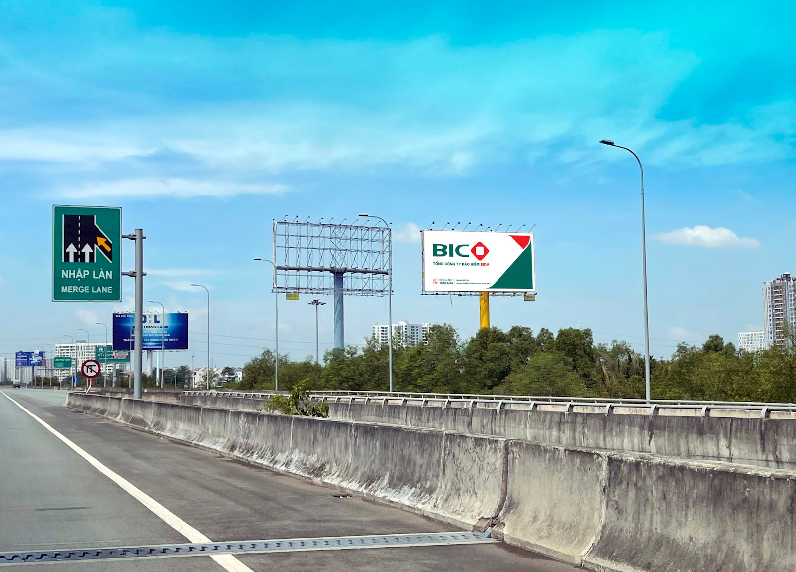 Billboard tại Vành Đai 2 (bảng 1), Quận 9
